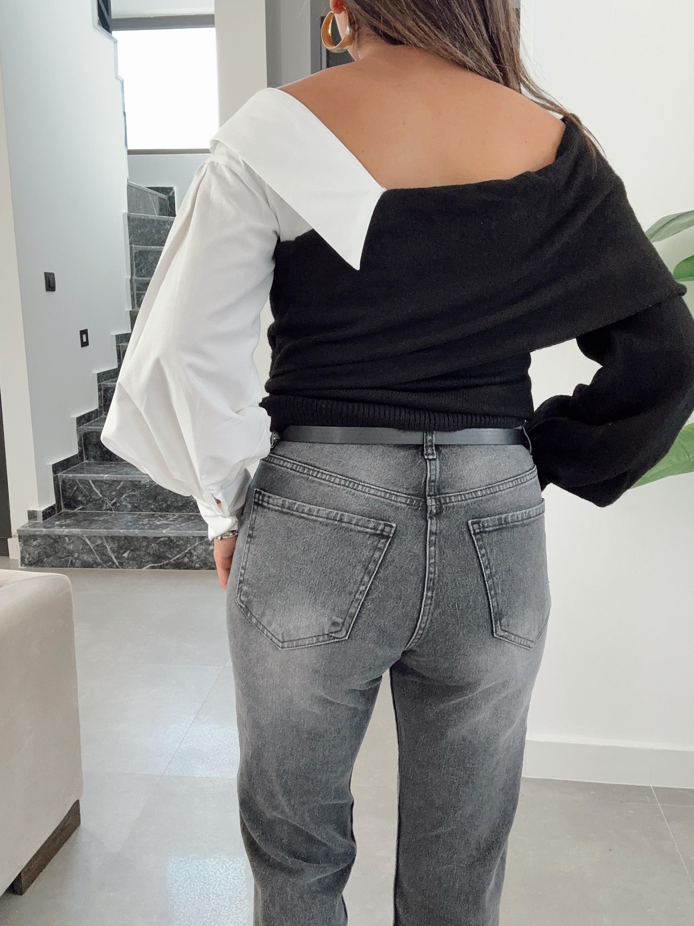 Siyah Yaka Detaylı Triko Kazak