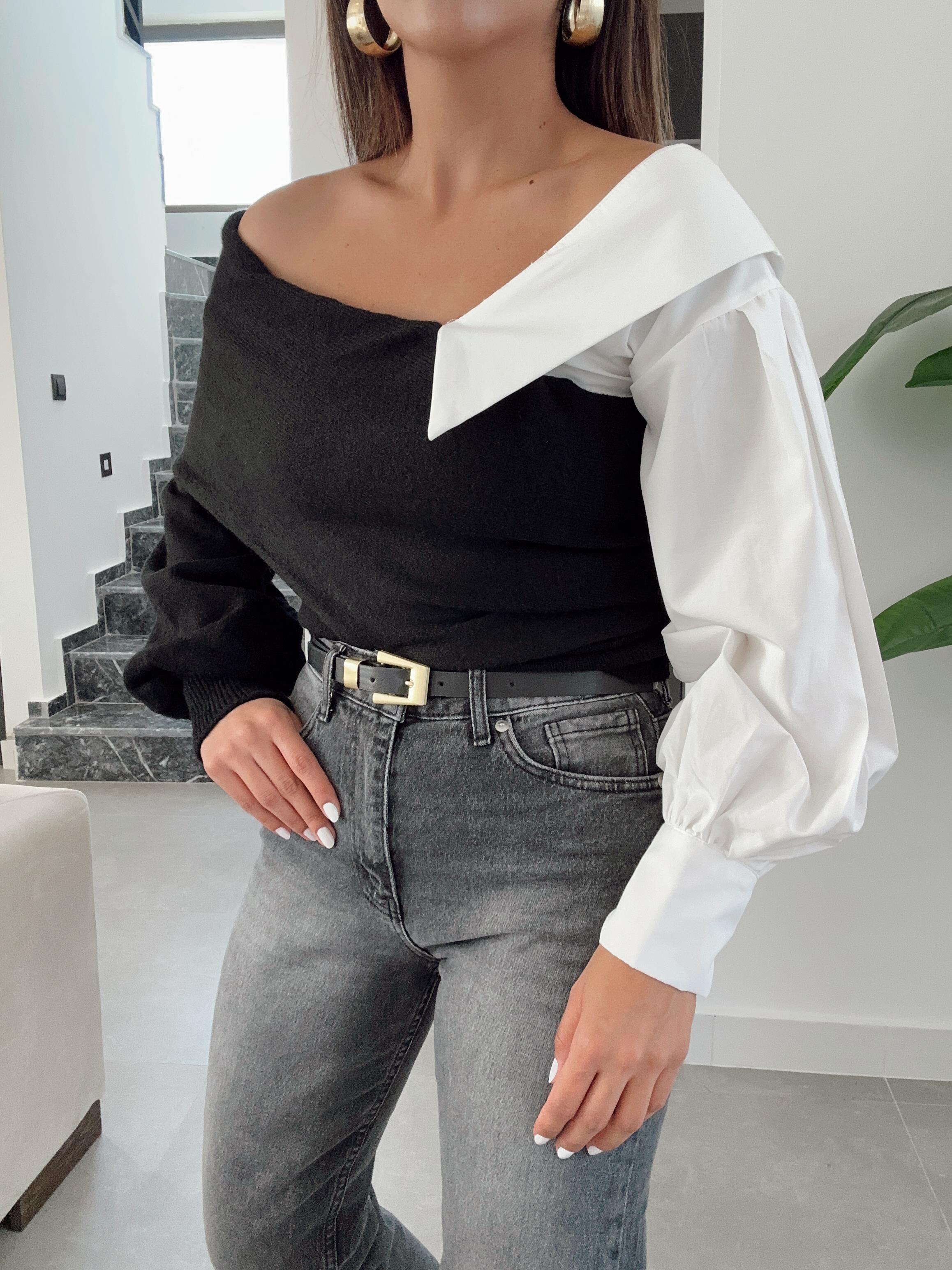 Siyah Yaka Detaylı Triko Kazak