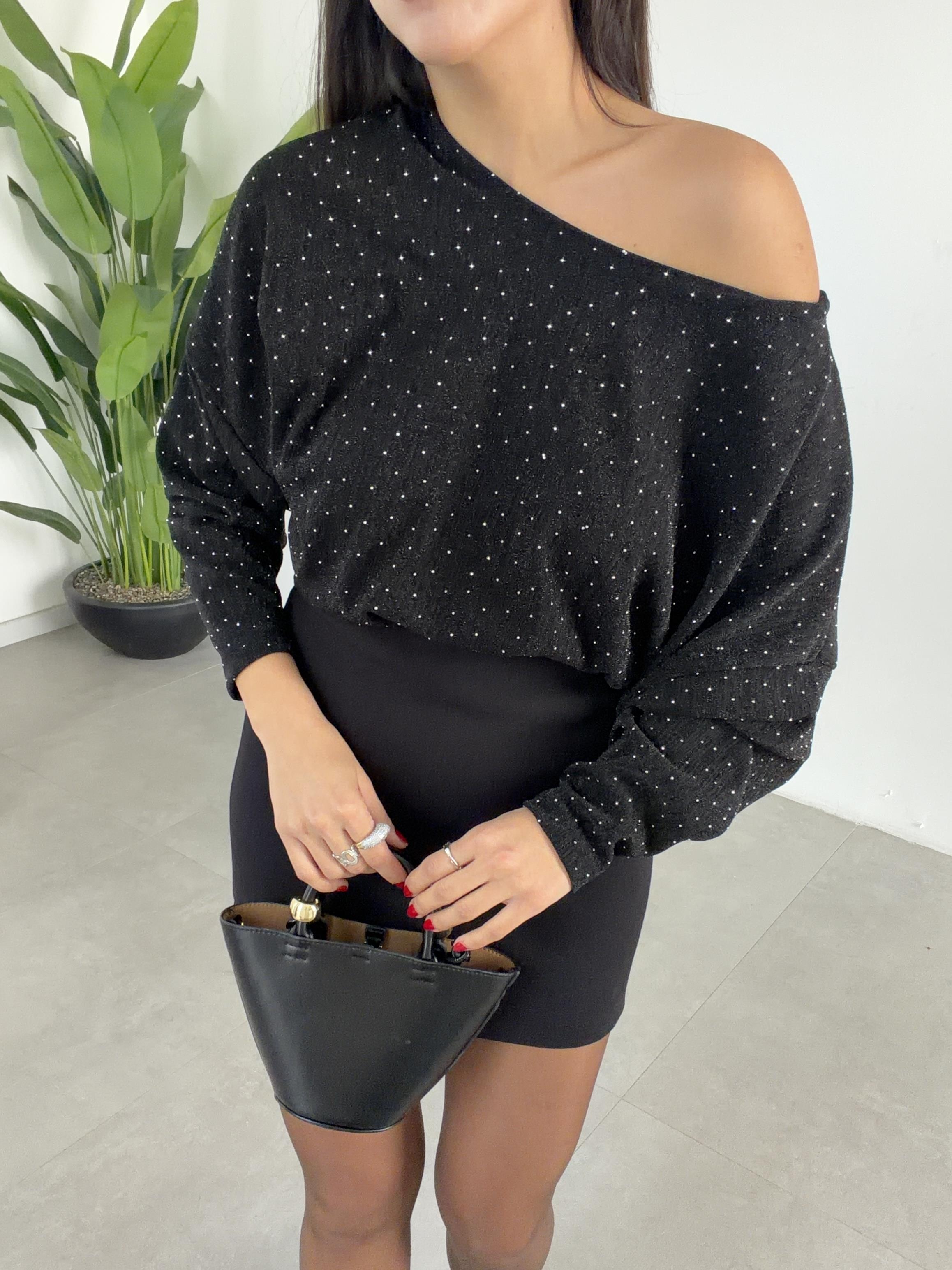 Siyah Yarasa Kol Taşlı Bluz