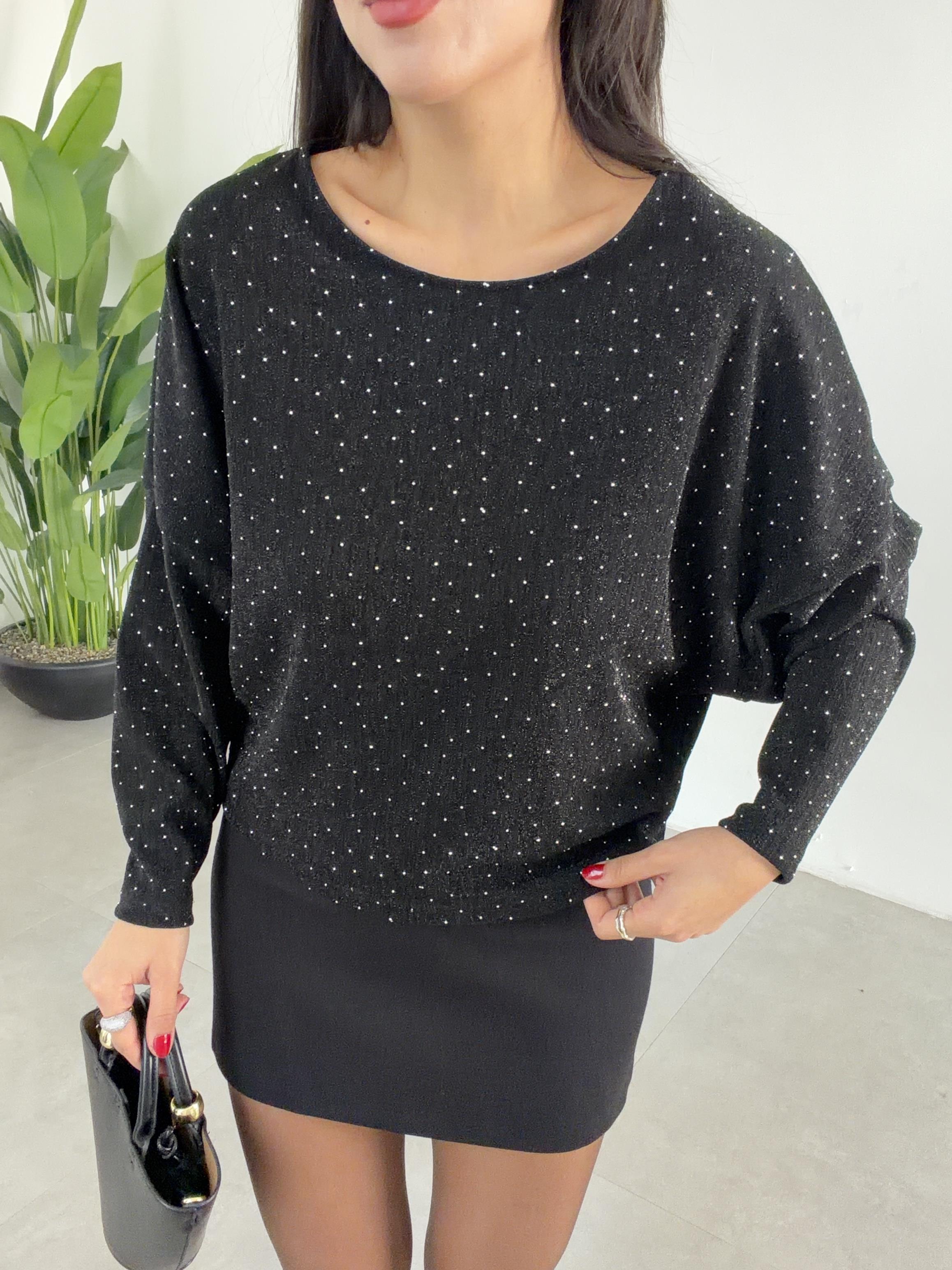 Siyah Yarasa Kol Taşlı Bluz
