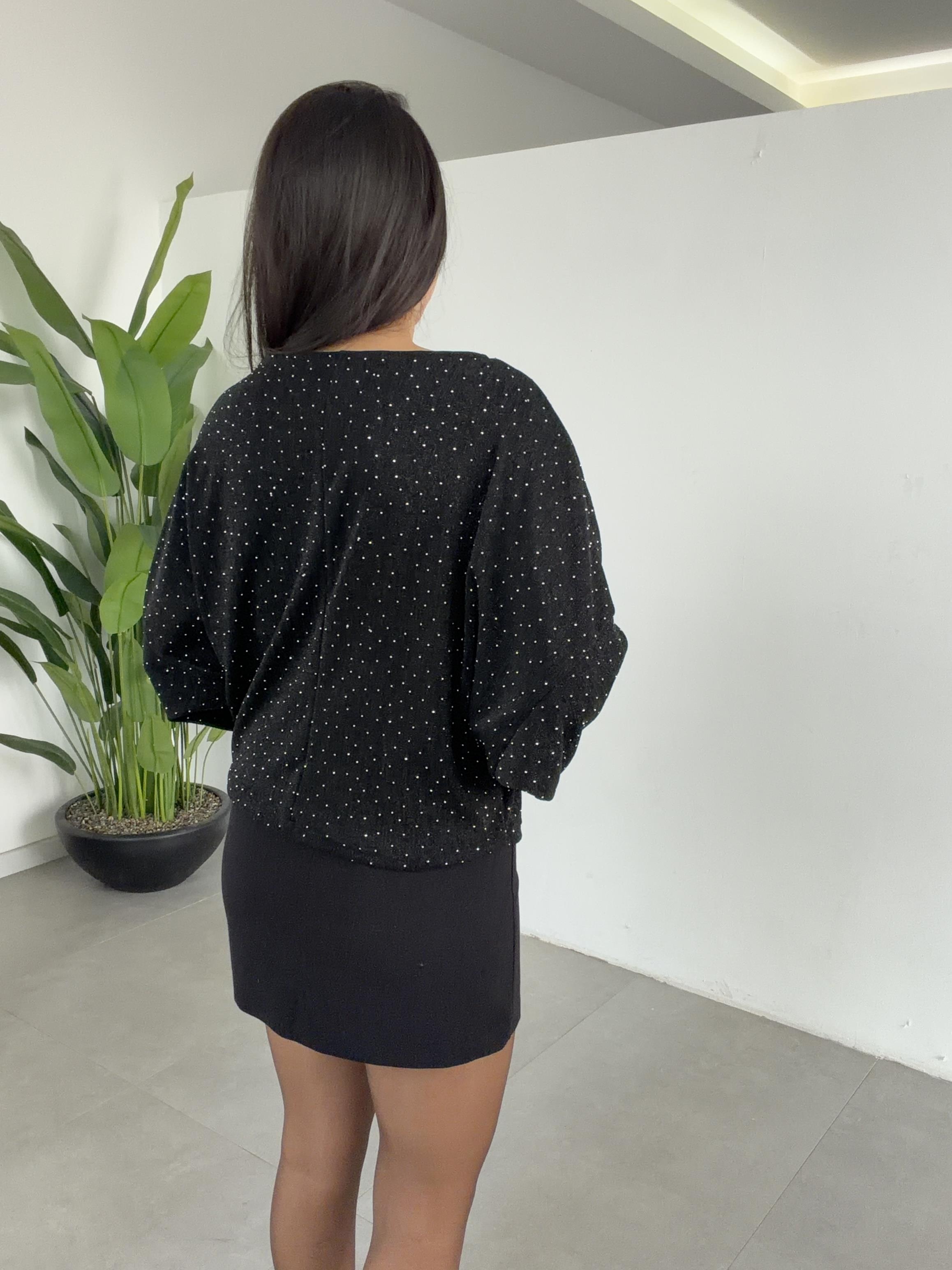 Siyah Yarasa Kol Taşlı Bluz