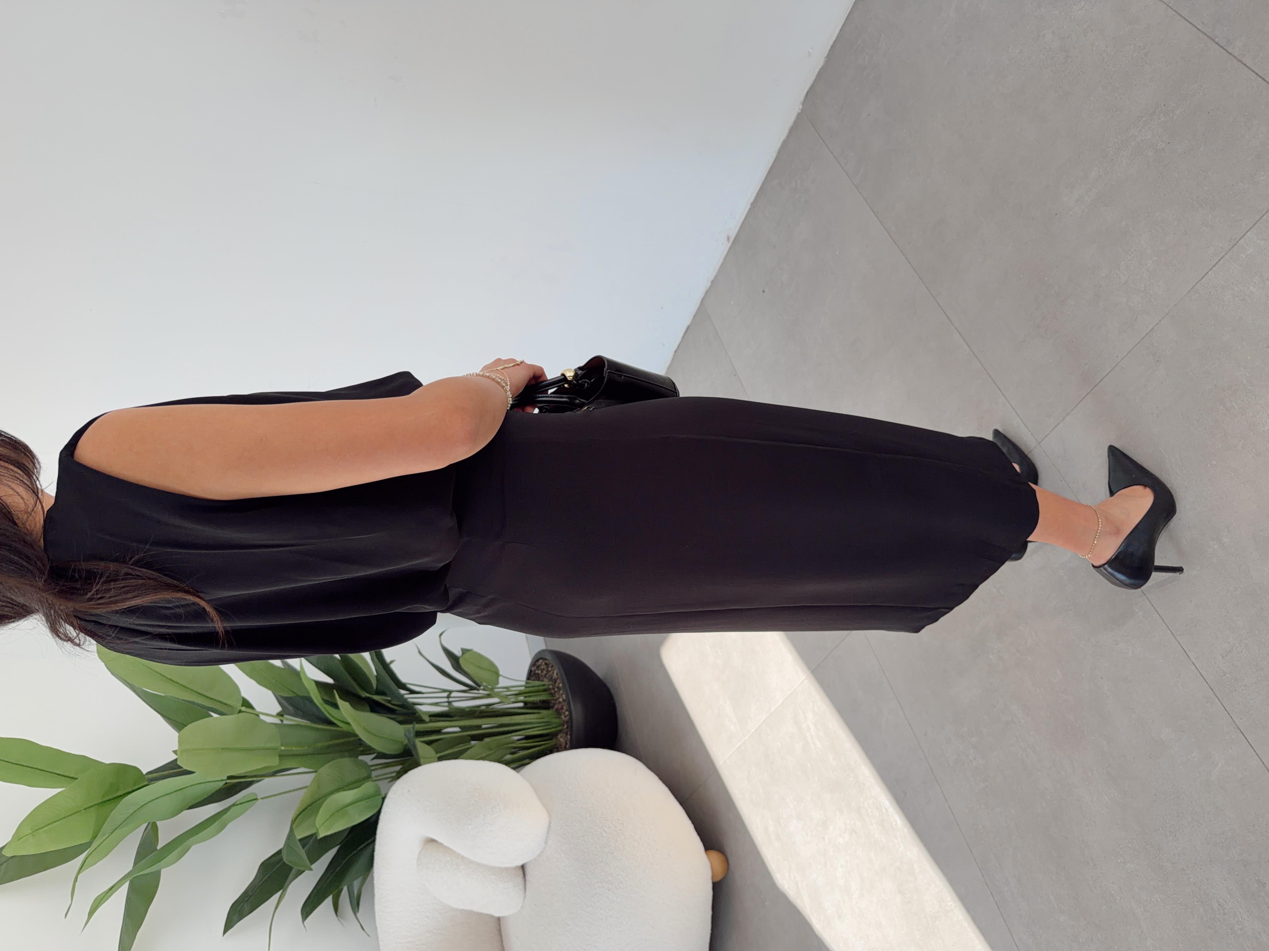 Siyah Yırtmaçlı Elbise