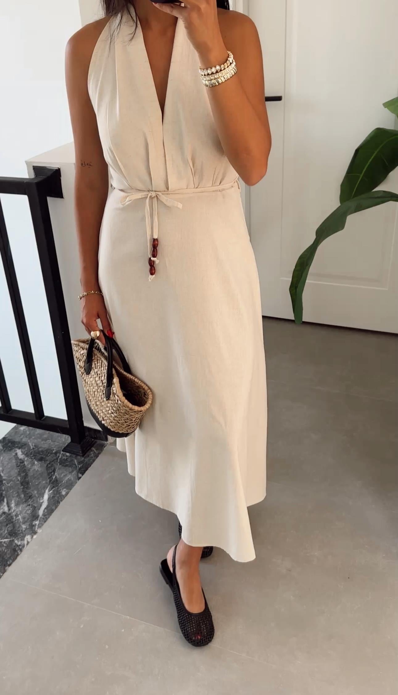 Taş Boyundan Geçmeli Sırt Dekolteli Elbise