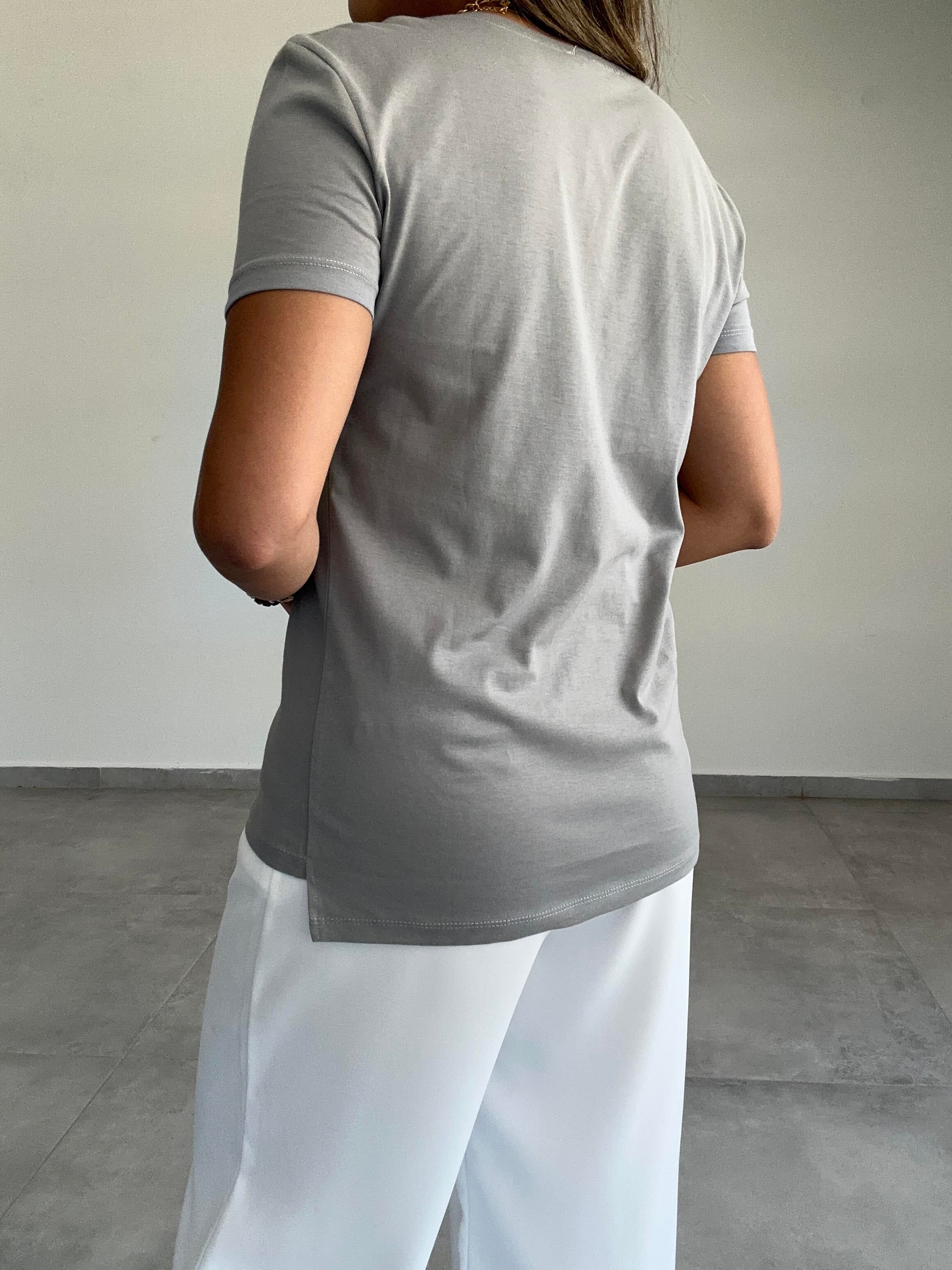 V Yaka Basic Gri Tişört