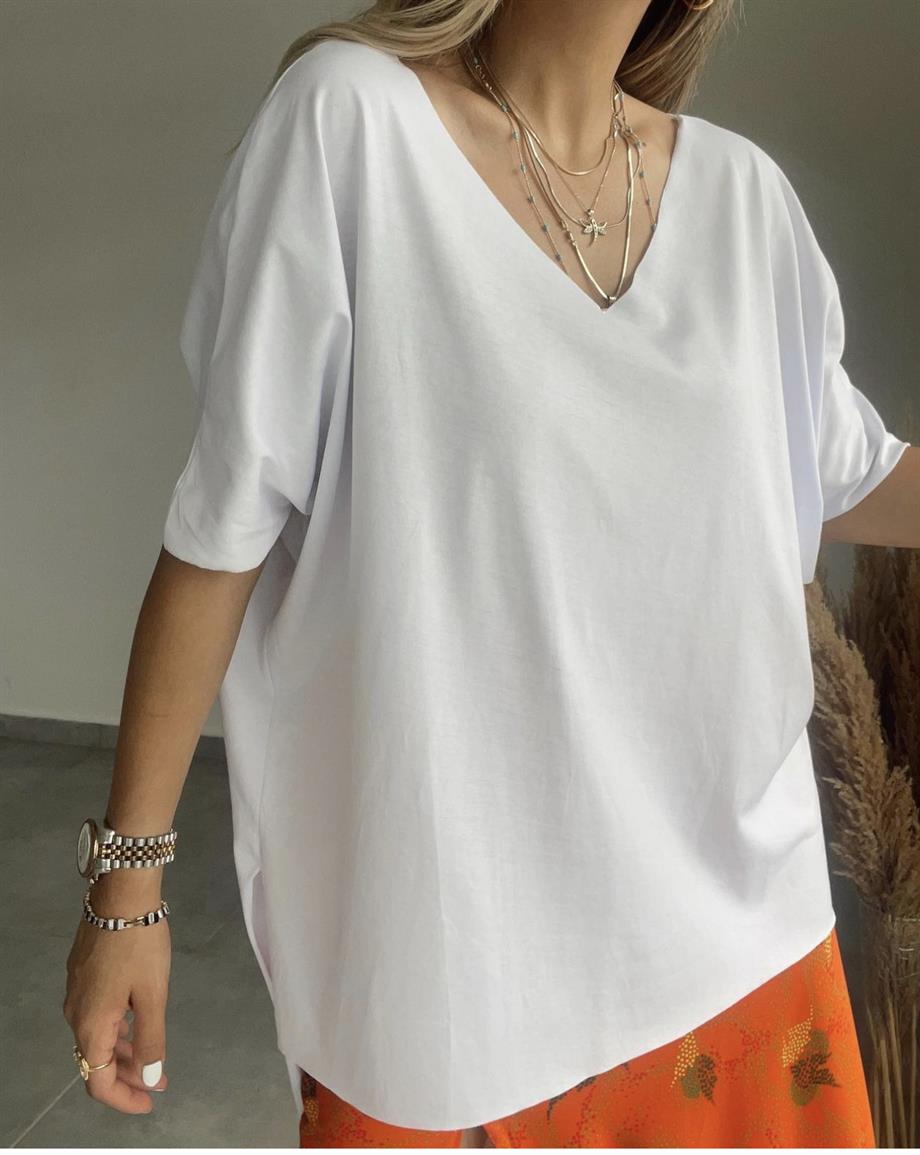 V Yaka Salaş Beyaz Tişört