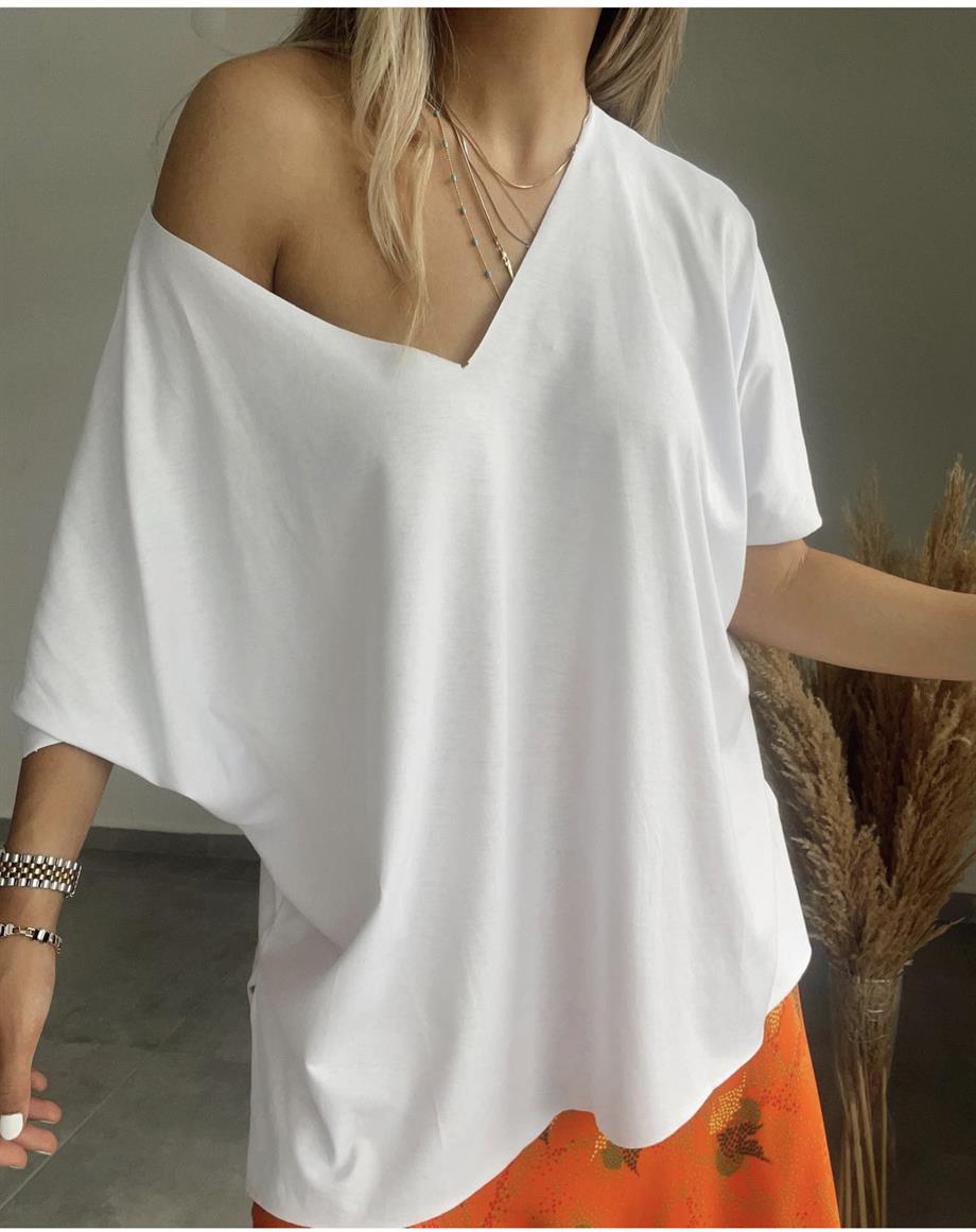V Yaka Salaş Beyaz Tişört