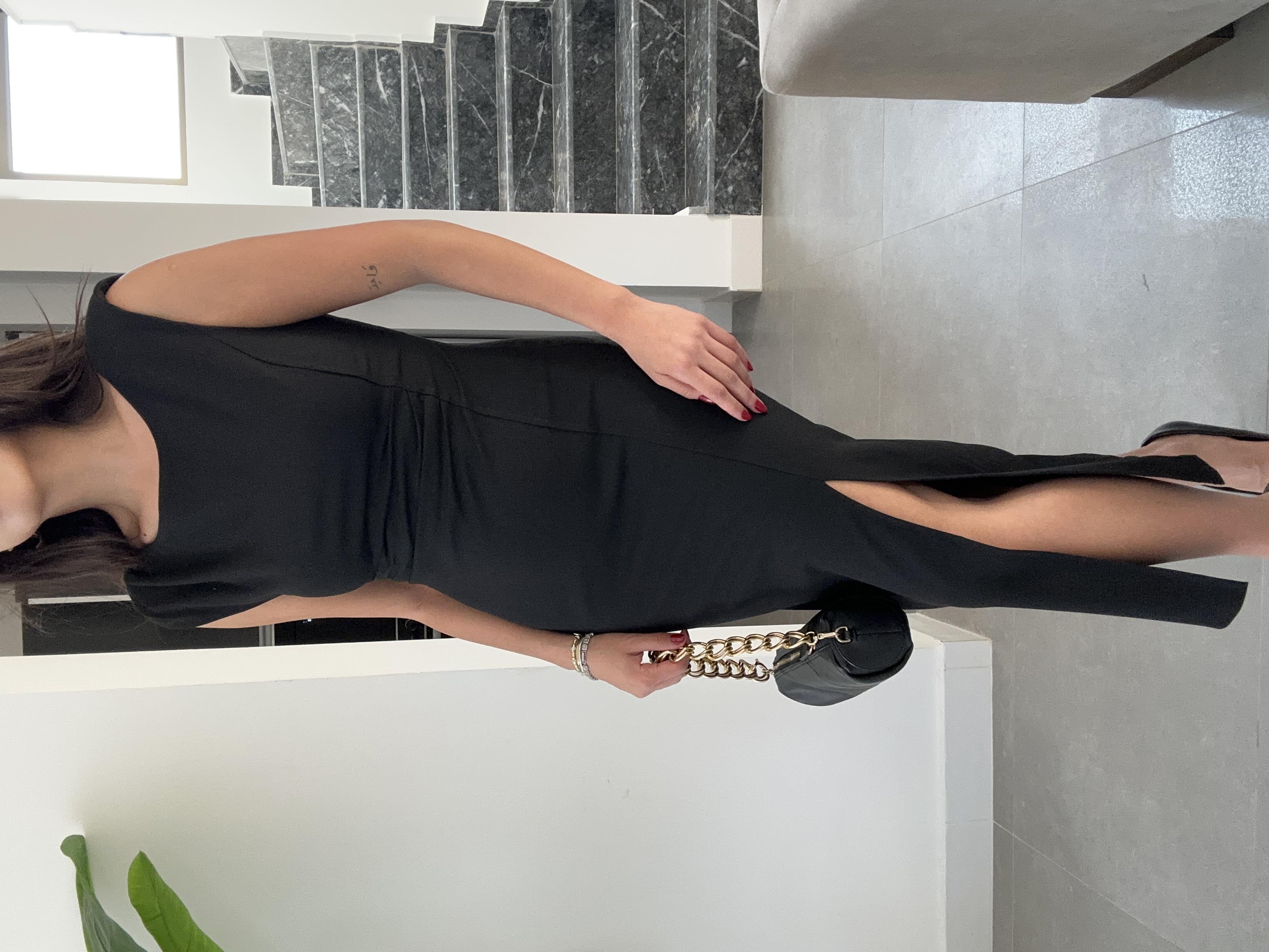 Vatkalı Yırtmaçlı Siyah Elbise