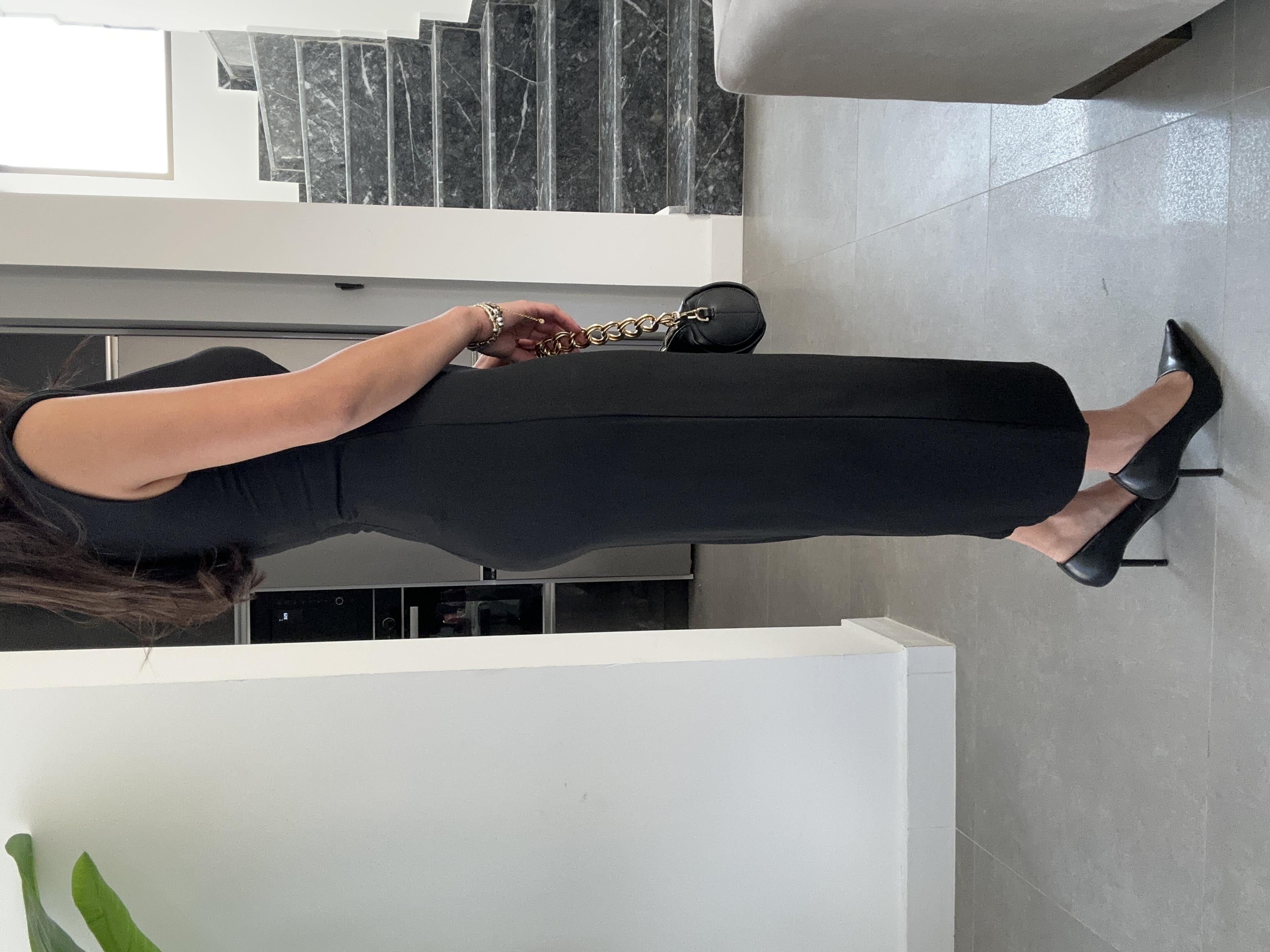 Vatkalı Yırtmaçlı Siyah Elbise