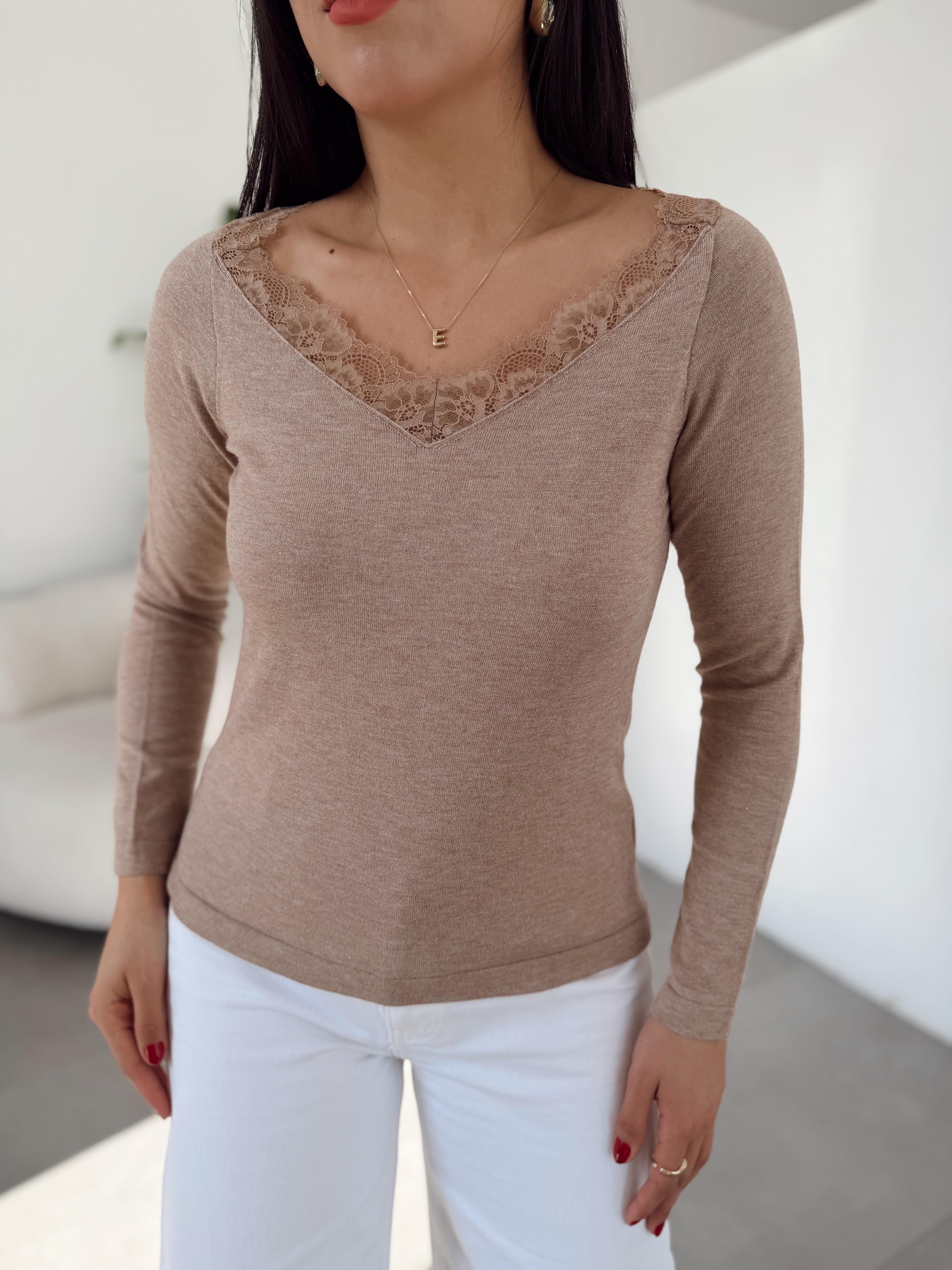Vizon Yaka Dantel Detaylı Bluz