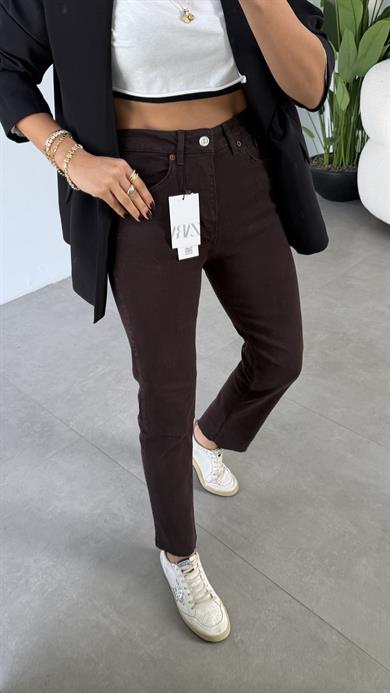 Acı Kahve Boyfit Kesik Paça Jean