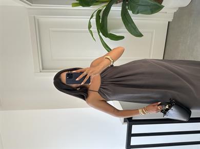 Antrasit Sırt Dekolteli Askılı Elbise