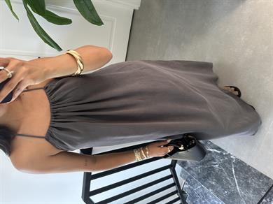 Antrasit Sırt Dekolteli Askılı Elbise