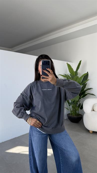 Antrasit Yıkamalı Sırtı Taş Detaylı Sweatshirt
