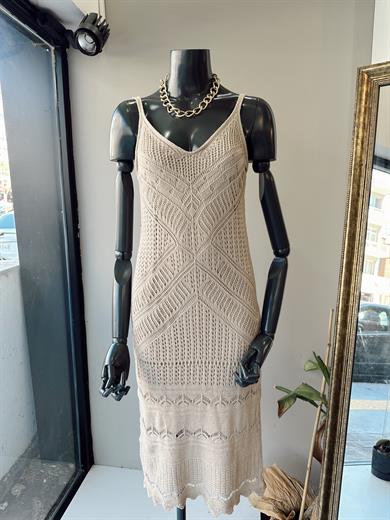 Askılı Ajur Desenli Bej Triko Elbise