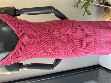 Askılı Ajur Desenli Fuşya Triko Elbise