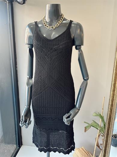 Askılı Ajur Desenli Siyah Elbise