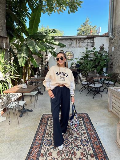 Bej İçi Şardonlu Sweasthirt