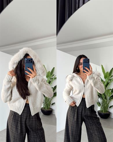 Bej Kapşonu Kürklü Hırka