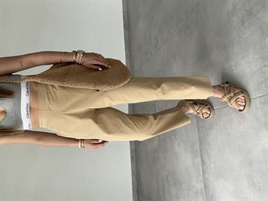 Bej Pamuk Arka Lastikli Havuç Paça Pantolon