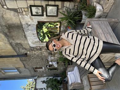 Bej-Siyah Dik Yaka Fermuarlı Çizgili Triko Kazak