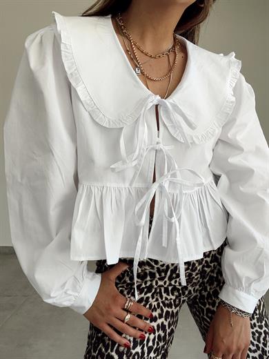 Beyaz Bebe Yaka Bağlamalı Gömlek