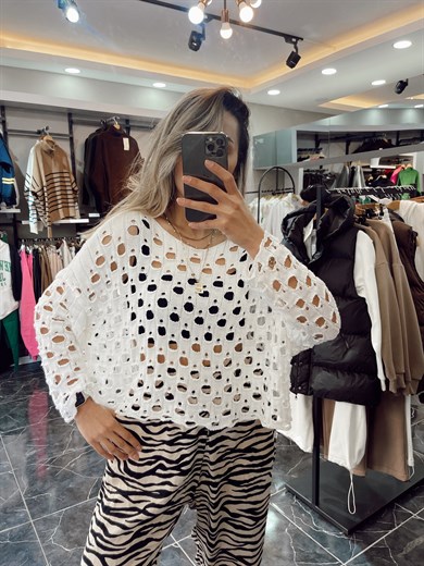 Beyaz  Delikli Triko Kazak