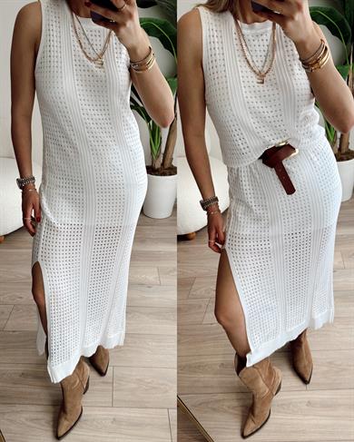 Beyaz Delikli Yırtmaçlı Elbise