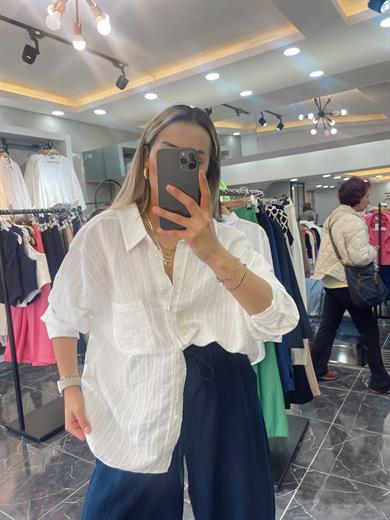 Beyaz Dikiş Detaylı Oversize Gömlek