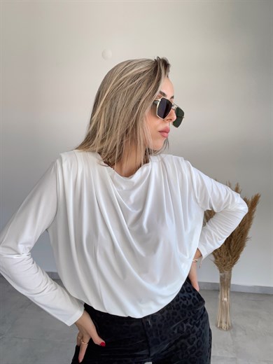 Beyaz Eteği Lastikli Bluz