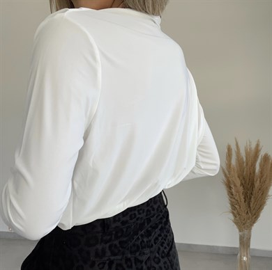 Beyaz Eteği Lastikli Bluz