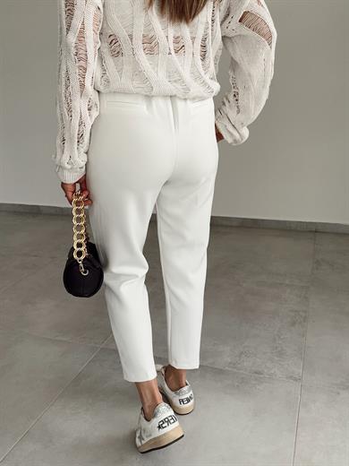 Beyaz Kemerli Atlas Kumaş Pantolon