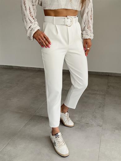 Beyaz Kemerli Atlas Kumaş Pantolon