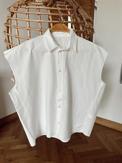 Beyaz Kolsuz Gömlek