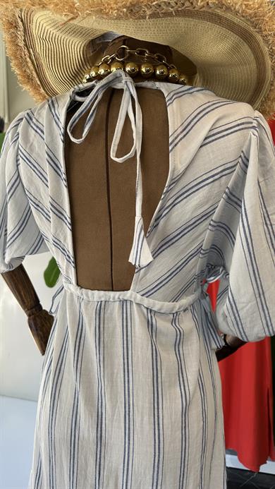 Beyaz-Mavi Çizgili Sırt Dekolteli Elbise