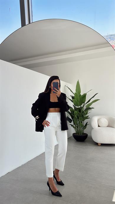 Beyaz Premium Paça Yırtmaç Detaylı Pantolon