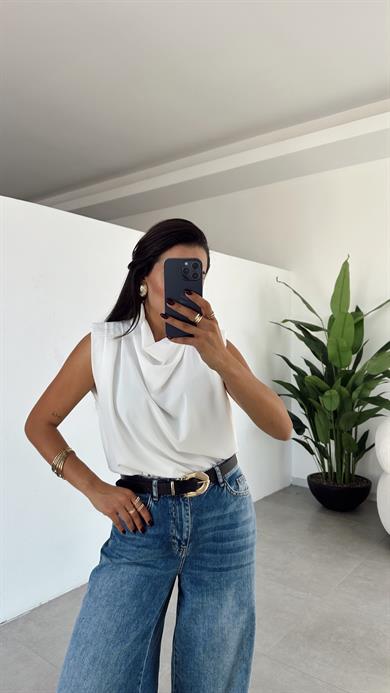 Beyaz Vatkalı Degaje Yaka Bluz