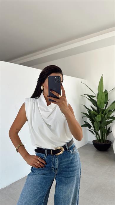 Beyaz Vatkalı Degaje Yaka Bluz