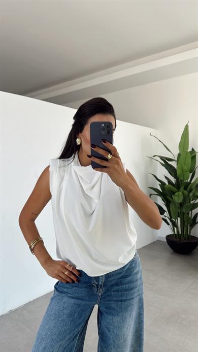 Beyaz Vatkalı Degaje Yaka Bluz