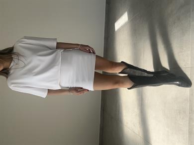 Beyaz Vatkalı Kısa Kol Elbise