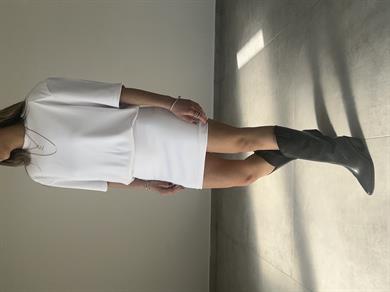 Beyaz Vatkalı Kısa Kol Elbise