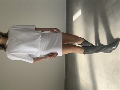 Beyaz Vatkalı Kısa Kol Elbise