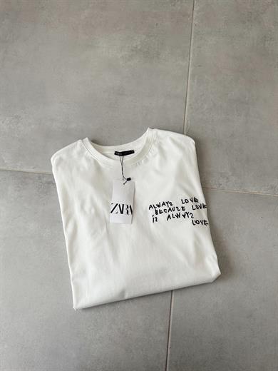 Beyaz Yazı İşlemeli Tişört