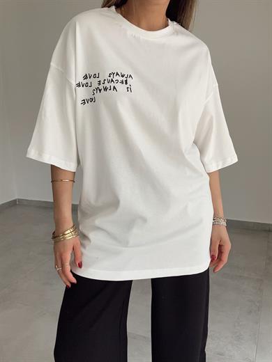 Beyaz Yazı İşlemeli Tişört