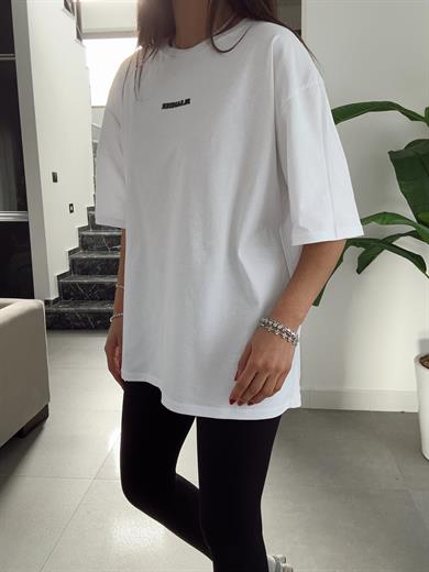 Beyaz Yazılı Basic Tişört