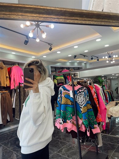 Beyaz Yazılı Sweathsirt