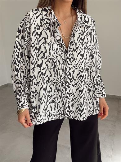 Beyaz Zemin Üzerine Siyah Desenli Gömlek