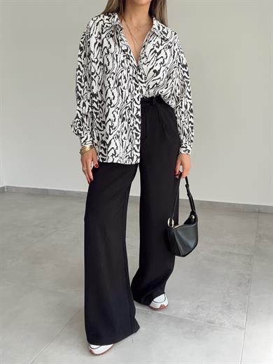 Beyaz Zemin Üzerine Siyah Desenli Gömlek