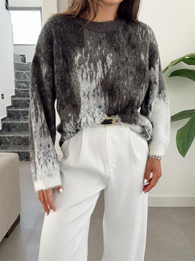 Bisiklet Yaka Geçiş Efektli Şardonlu Füme Triko Kazak