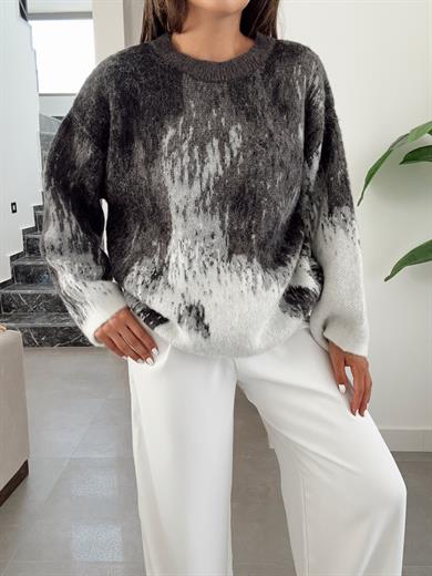 Bisiklet Yaka Geçiş Efektli Şardonlu Füme Triko Kazak