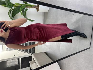 Bordo Toka Detaylı Yırtmaçlı Kadife Elbise